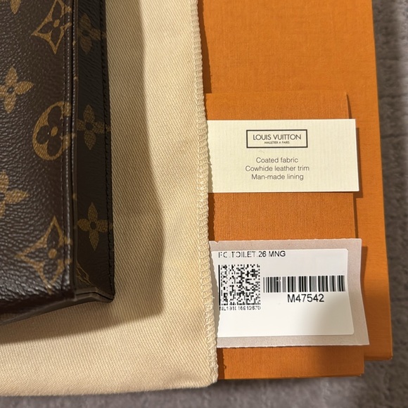 Louis Vuitton M47542 Toiletry Pouch 26 NWB - Picture 12 of 13